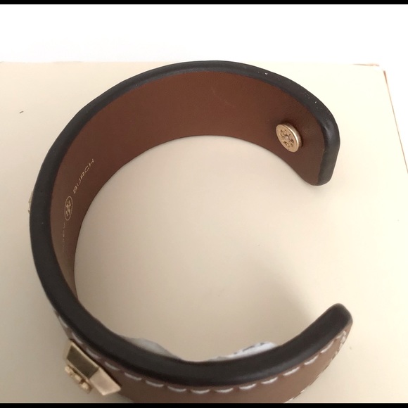 New Tory Burch Logo Cuff Bracelet Hex Stud Leather - Picture 3 of 7